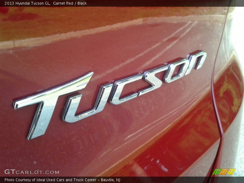 Garnet Red / Black 2013 Hyundai Tucson GL