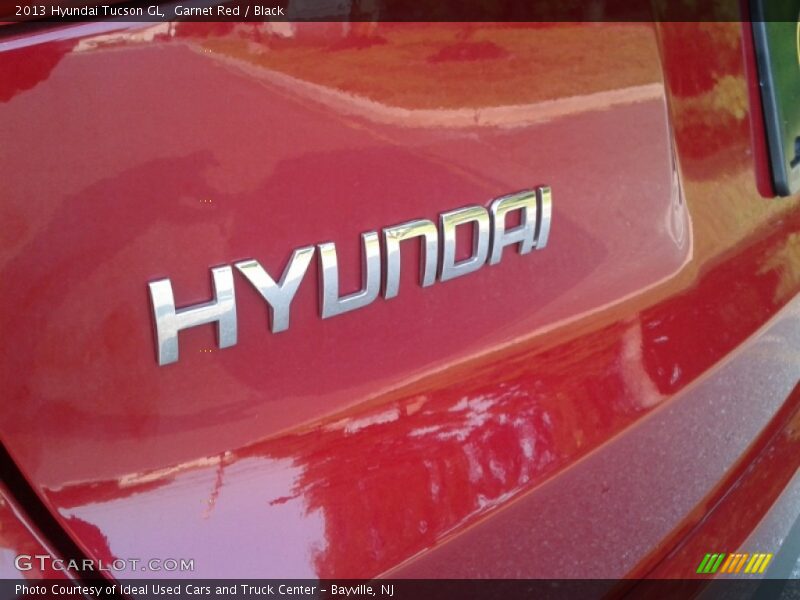 Garnet Red / Black 2013 Hyundai Tucson GL