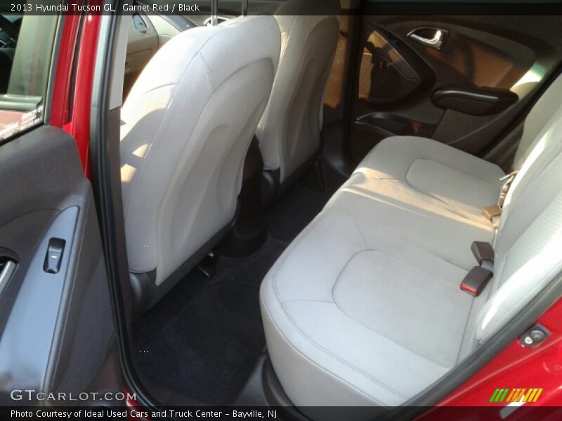 Garnet Red / Black 2013 Hyundai Tucson GL
