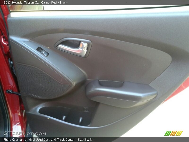 Garnet Red / Black 2013 Hyundai Tucson GL