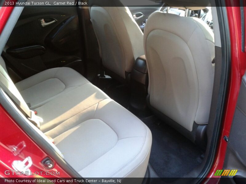 Garnet Red / Black 2013 Hyundai Tucson GL