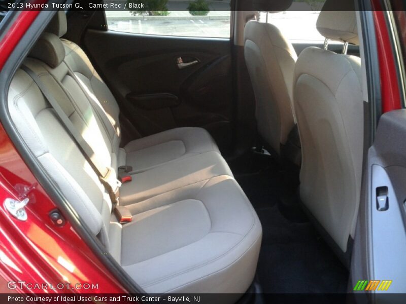 Garnet Red / Black 2013 Hyundai Tucson GL