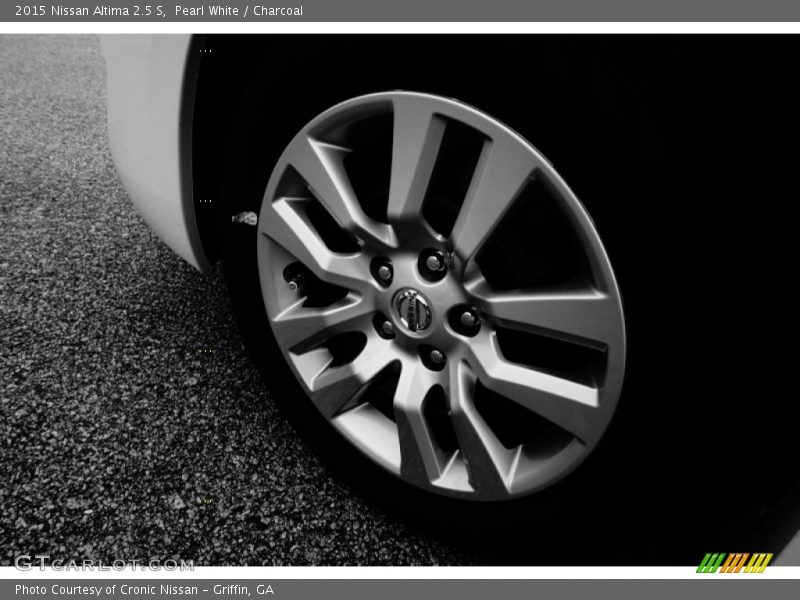 Pearl White / Charcoal 2015 Nissan Altima 2.5 S