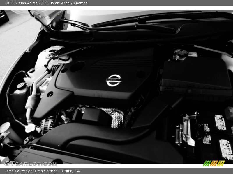 Pearl White / Charcoal 2015 Nissan Altima 2.5 S