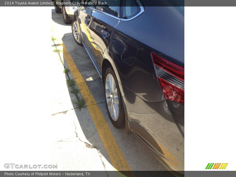 Magnetic Gray Metallic / Black 2014 Toyota Avalon Limited