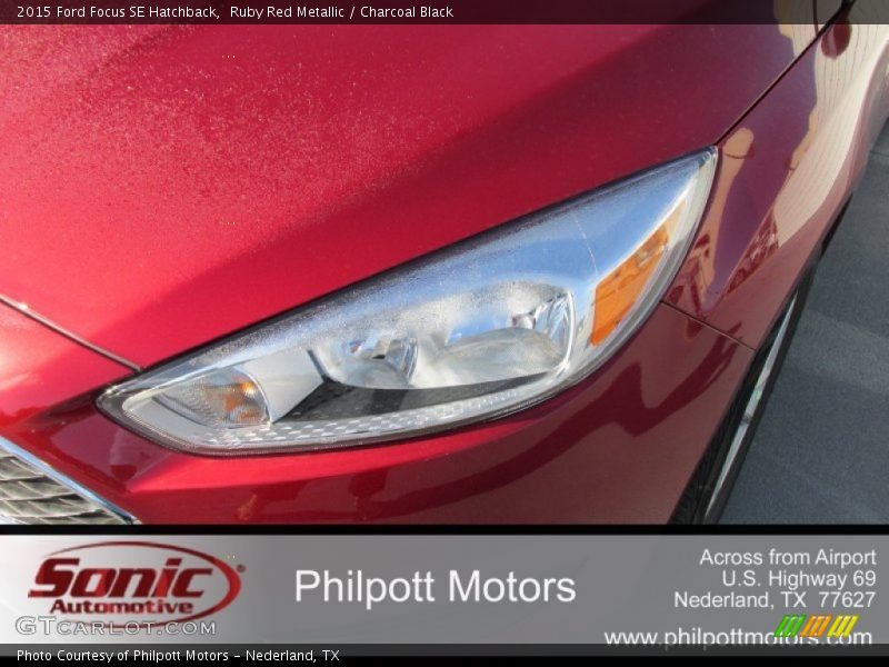 Ruby Red Metallic / Charcoal Black 2015 Ford Focus SE Hatchback