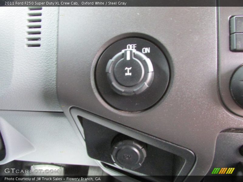 Oxford White / Steel Gray 2011 Ford F250 Super Duty XL Crew Cab