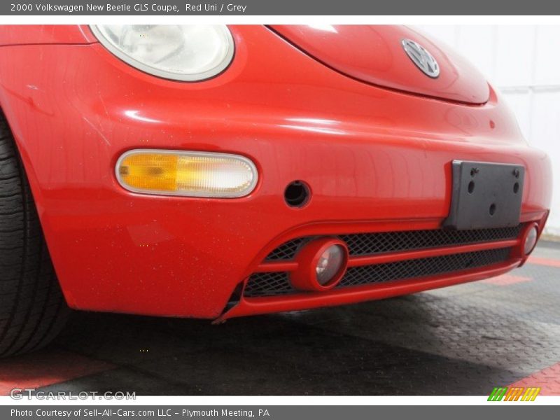 Red Uni / Grey 2000 Volkswagen New Beetle GLS Coupe