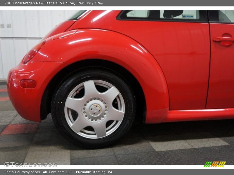 Red Uni / Grey 2000 Volkswagen New Beetle GLS Coupe