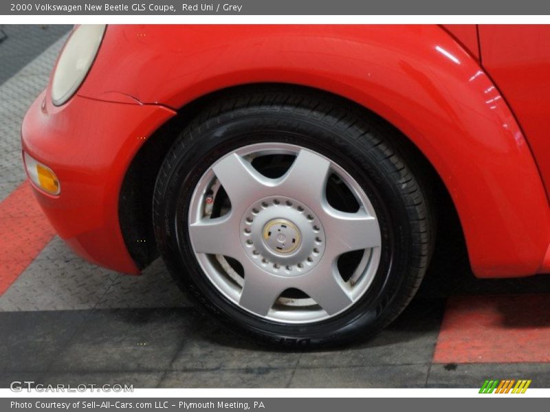 Red Uni / Grey 2000 Volkswagen New Beetle GLS Coupe