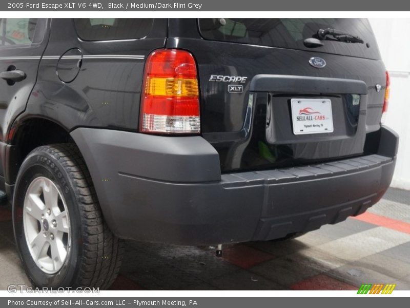 Black / Medium/Dark Flint Grey 2005 Ford Escape XLT V6 4WD