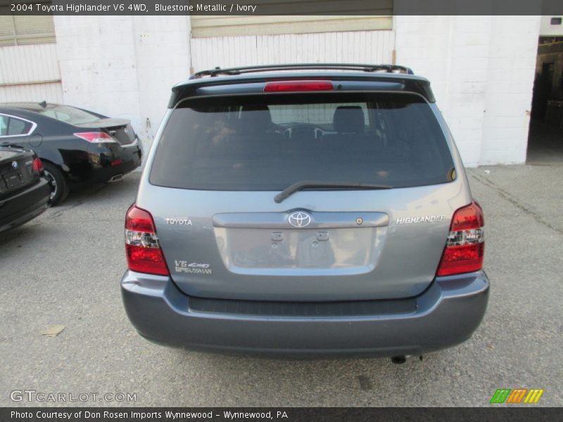 Bluestone Metallic / Ivory 2004 Toyota Highlander V6 4WD