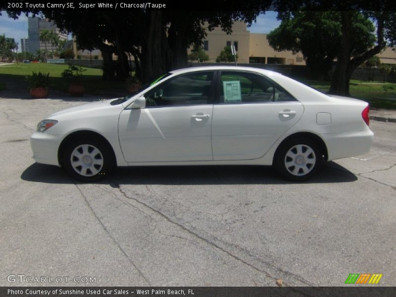 Super White / Charcoal/Taupe 2002 Toyota Camry SE