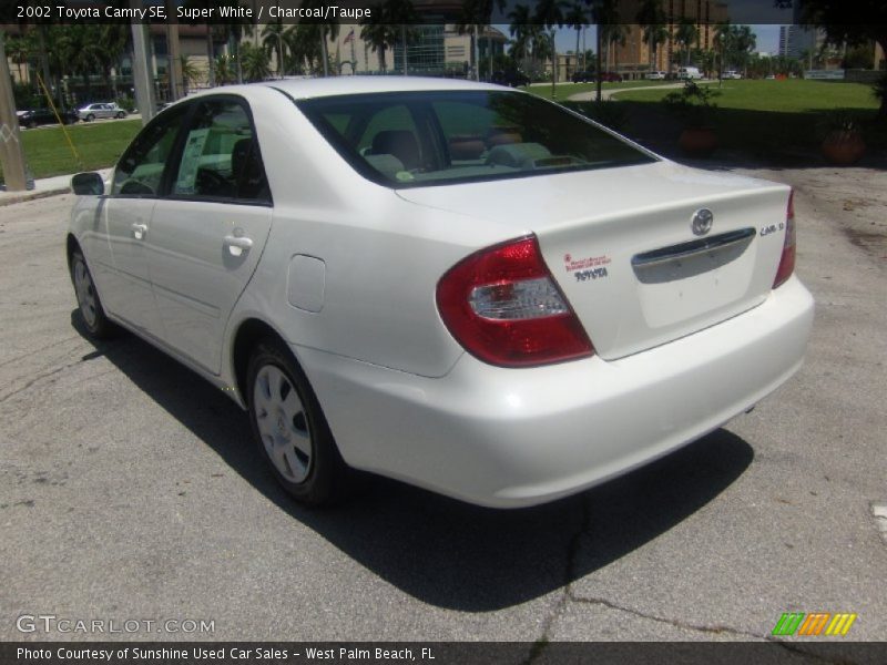 Super White / Charcoal/Taupe 2002 Toyota Camry SE