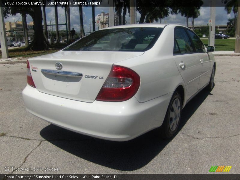 Super White / Charcoal/Taupe 2002 Toyota Camry SE