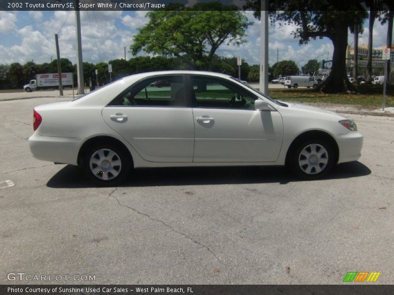 Super White / Charcoal/Taupe 2002 Toyota Camry SE