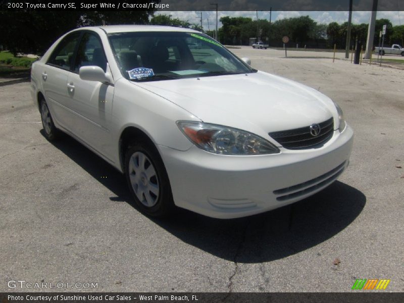 Super White / Charcoal/Taupe 2002 Toyota Camry SE