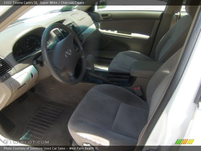Super White / Charcoal/Taupe 2002 Toyota Camry SE