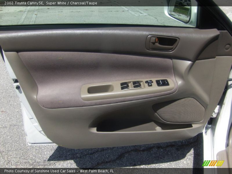 Super White / Charcoal/Taupe 2002 Toyota Camry SE