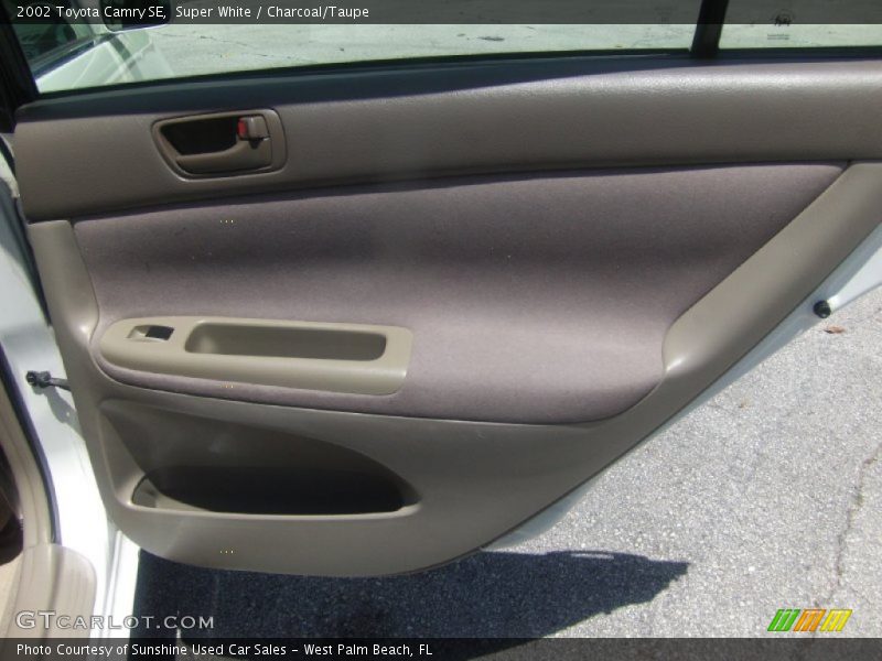Super White / Charcoal/Taupe 2002 Toyota Camry SE