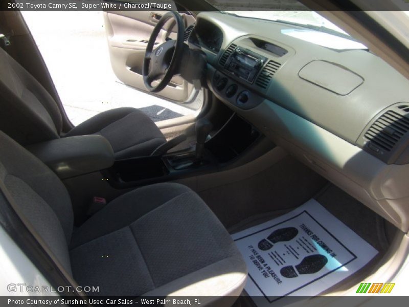 Super White / Charcoal/Taupe 2002 Toyota Camry SE