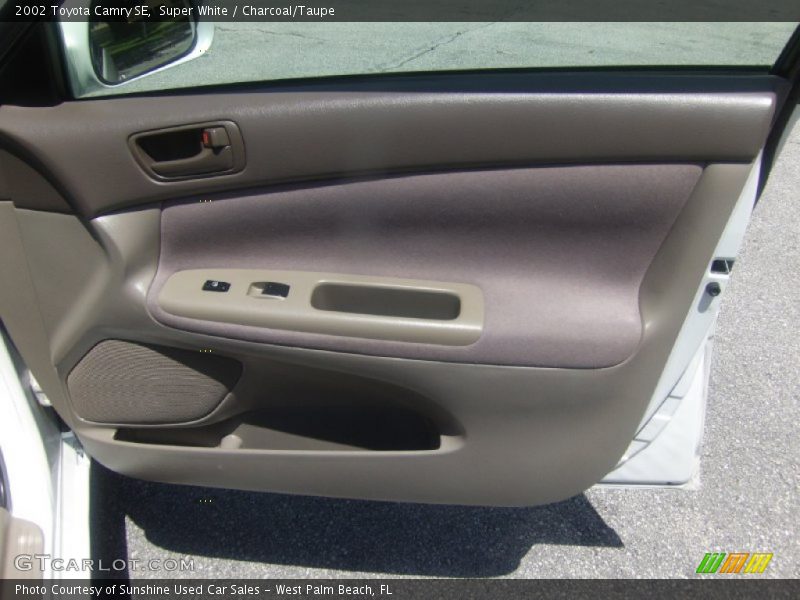 Super White / Charcoal/Taupe 2002 Toyota Camry SE