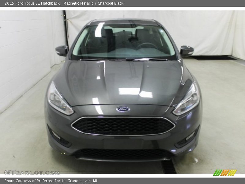 Magnetic Metallic / Charcoal Black 2015 Ford Focus SE Hatchback