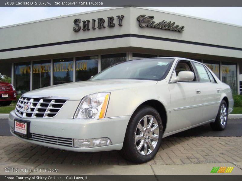 Radiant Silver / Shale/Cocoa 2009 Cadillac DTS Luxury
