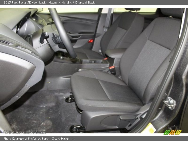 Magnetic Metallic / Charcoal Black 2015 Ford Focus SE Hatchback