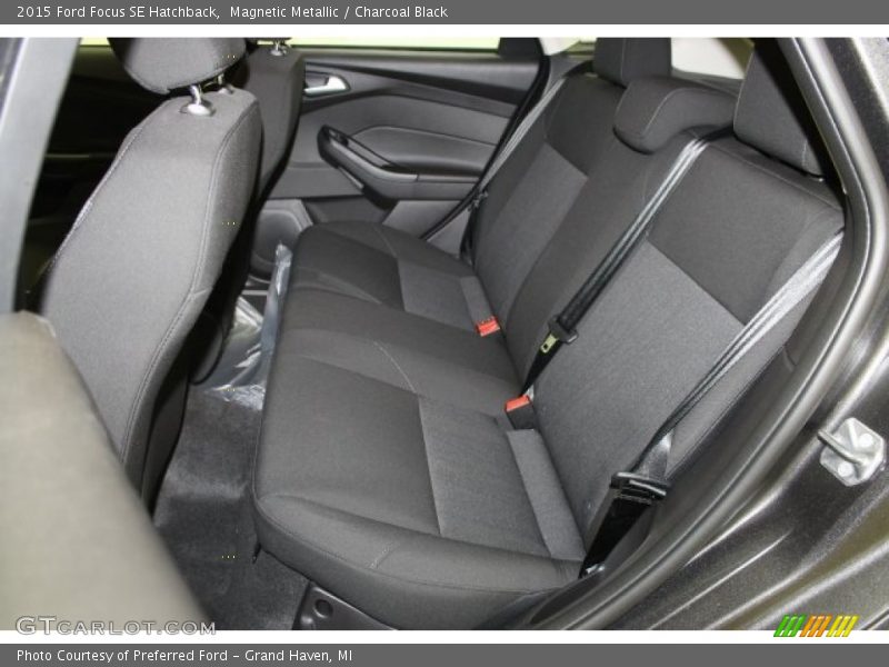 Magnetic Metallic / Charcoal Black 2015 Ford Focus SE Hatchback
