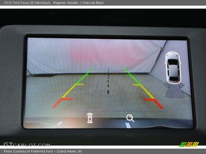Magnetic Metallic / Charcoal Black 2015 Ford Focus SE Hatchback