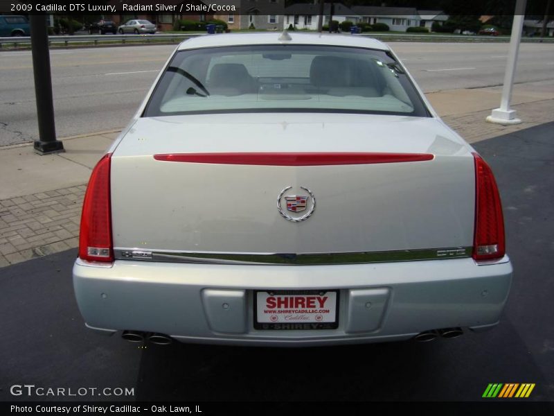 Radiant Silver / Shale/Cocoa 2009 Cadillac DTS Luxury