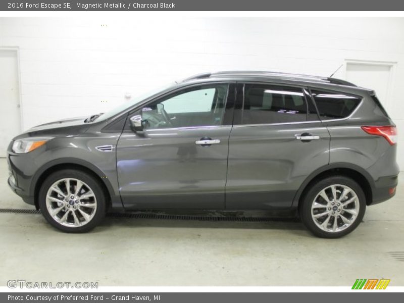 Magnetic Metallic / Charcoal Black 2016 Ford Escape SE