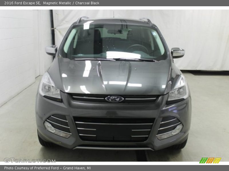 Magnetic Metallic / Charcoal Black 2016 Ford Escape SE