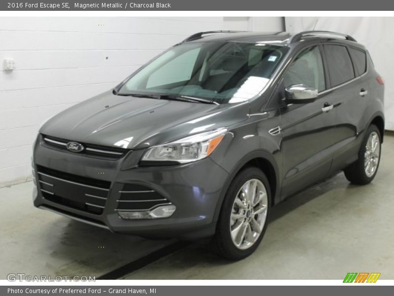 Magnetic Metallic / Charcoal Black 2016 Ford Escape SE