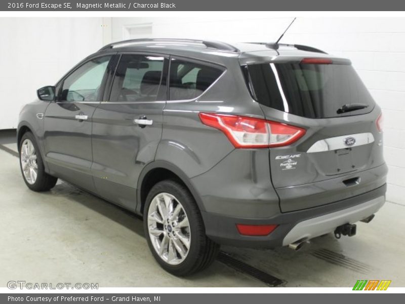 Magnetic Metallic / Charcoal Black 2016 Ford Escape SE