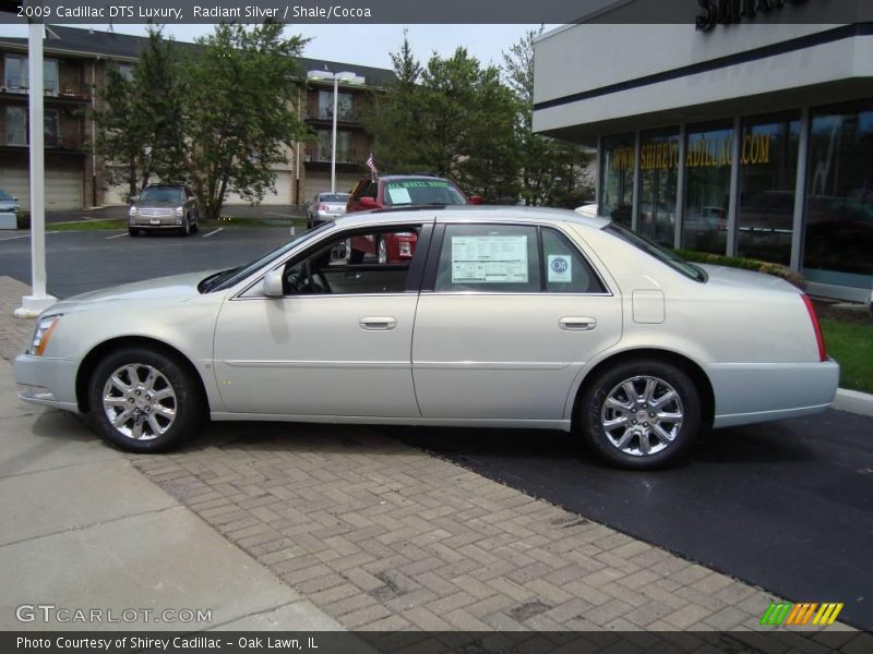 Radiant Silver / Shale/Cocoa 2009 Cadillac DTS Luxury
