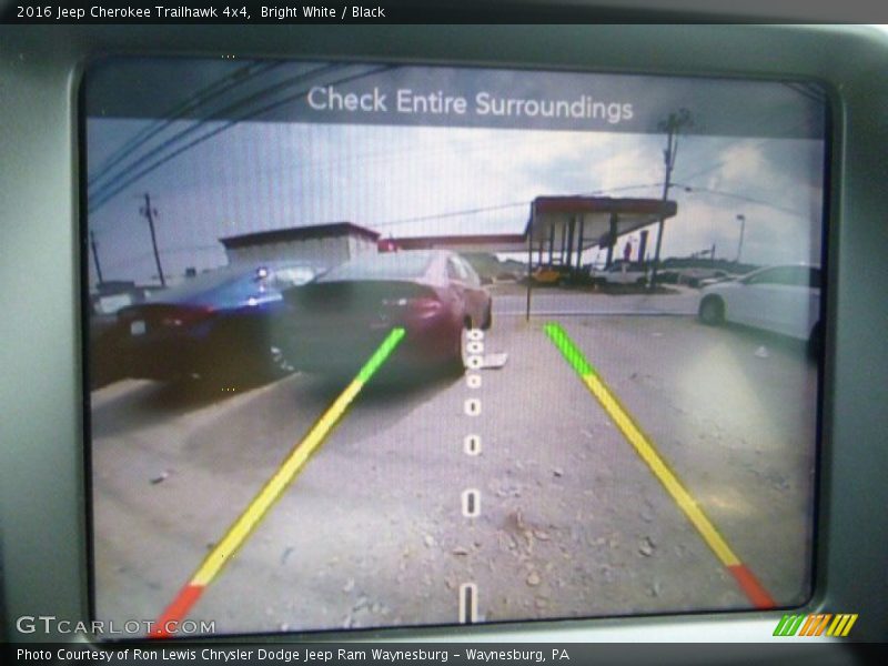 Bright White / Black 2016 Jeep Cherokee Trailhawk 4x4