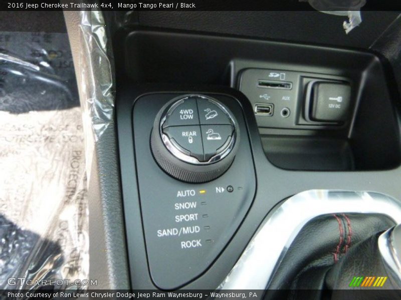 Mango Tango Pearl / Black 2016 Jeep Cherokee Trailhawk 4x4