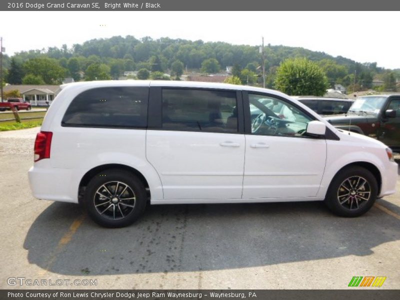 Bright White / Black 2016 Dodge Grand Caravan SE