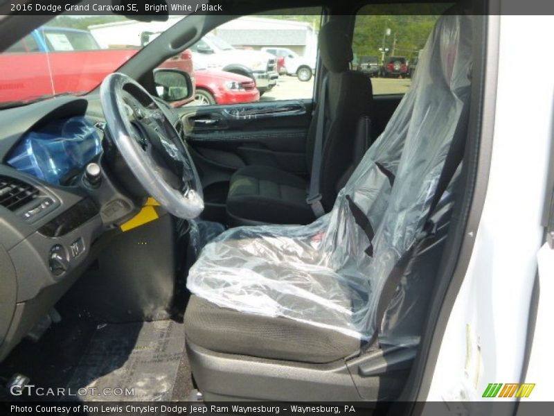 Bright White / Black 2016 Dodge Grand Caravan SE