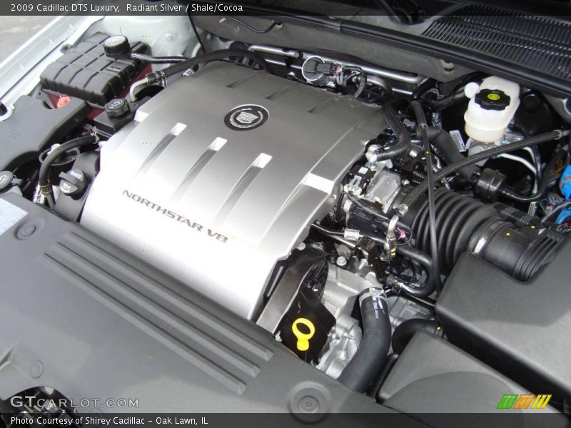 Radiant Silver / Shale/Cocoa 2009 Cadillac DTS Luxury