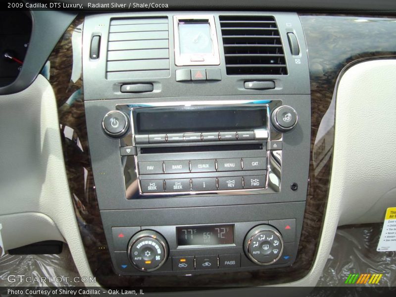 Radiant Silver / Shale/Cocoa 2009 Cadillac DTS Luxury