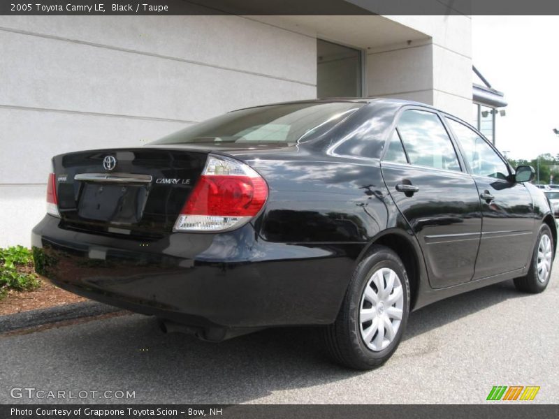 Black / Taupe 2005 Toyota Camry LE
