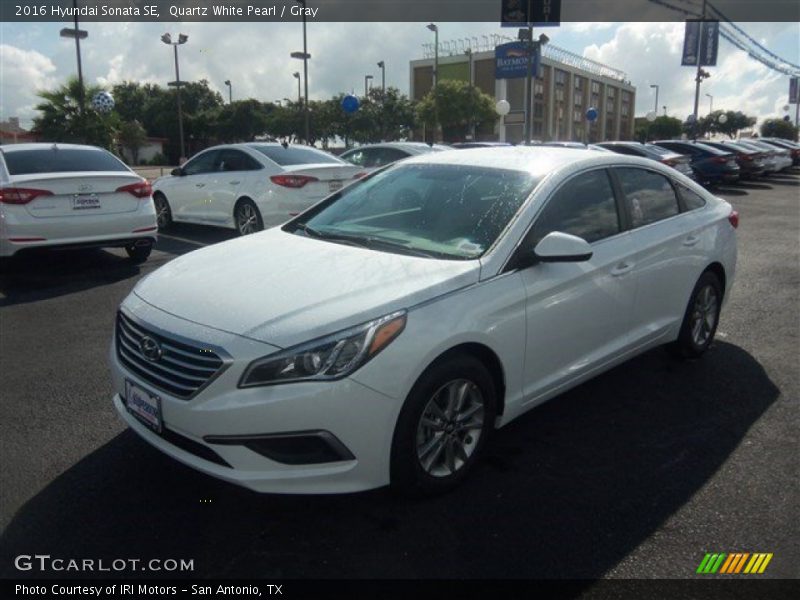 Quartz White Pearl / Gray 2016 Hyundai Sonata SE