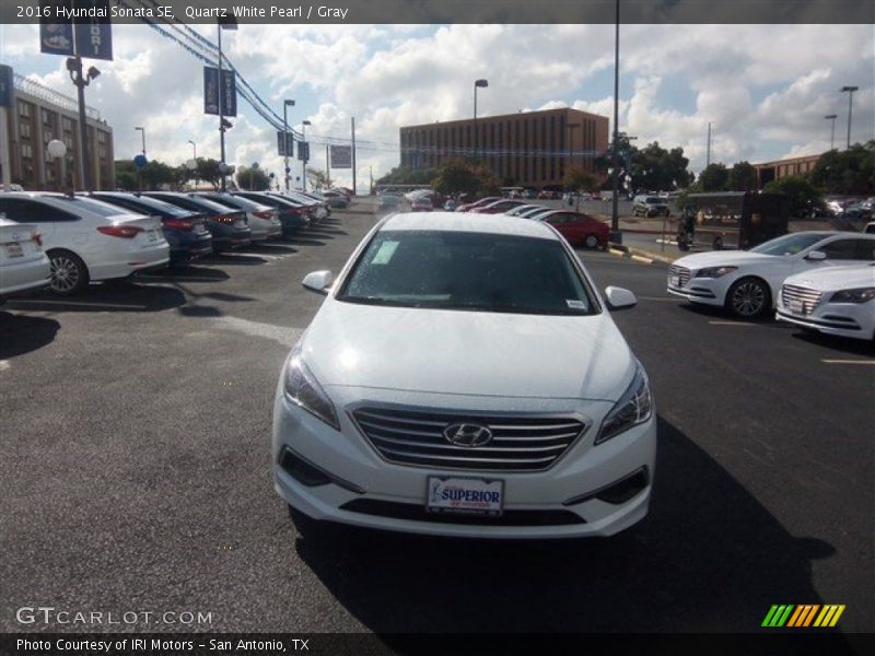 Quartz White Pearl / Gray 2016 Hyundai Sonata SE