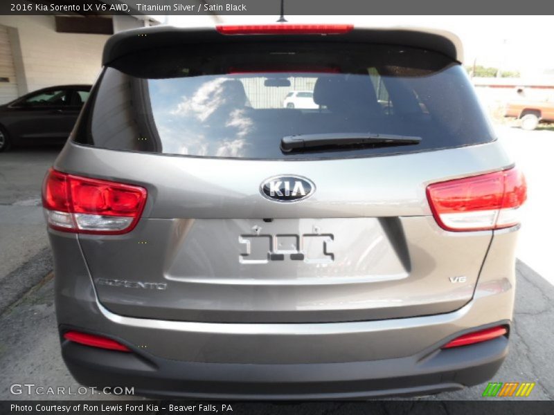Titanium Silver / Satin Black 2016 Kia Sorento LX V6 AWD