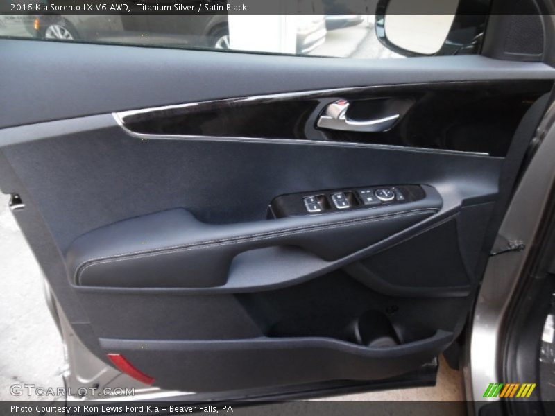 Titanium Silver / Satin Black 2016 Kia Sorento LX V6 AWD