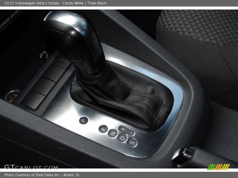 Candy White / Titan Black 2013 Volkswagen Jetta S Sedan