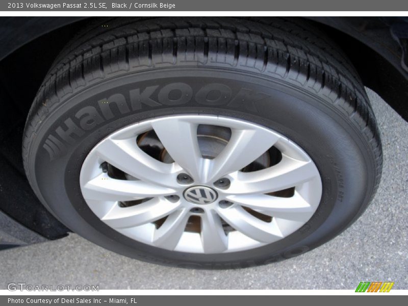 Black / Cornsilk Beige 2013 Volkswagen Passat 2.5L SE